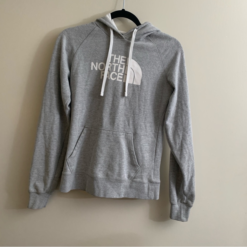 The North‎ face hoodie gray sweater white letters long sleeve S/P good condition